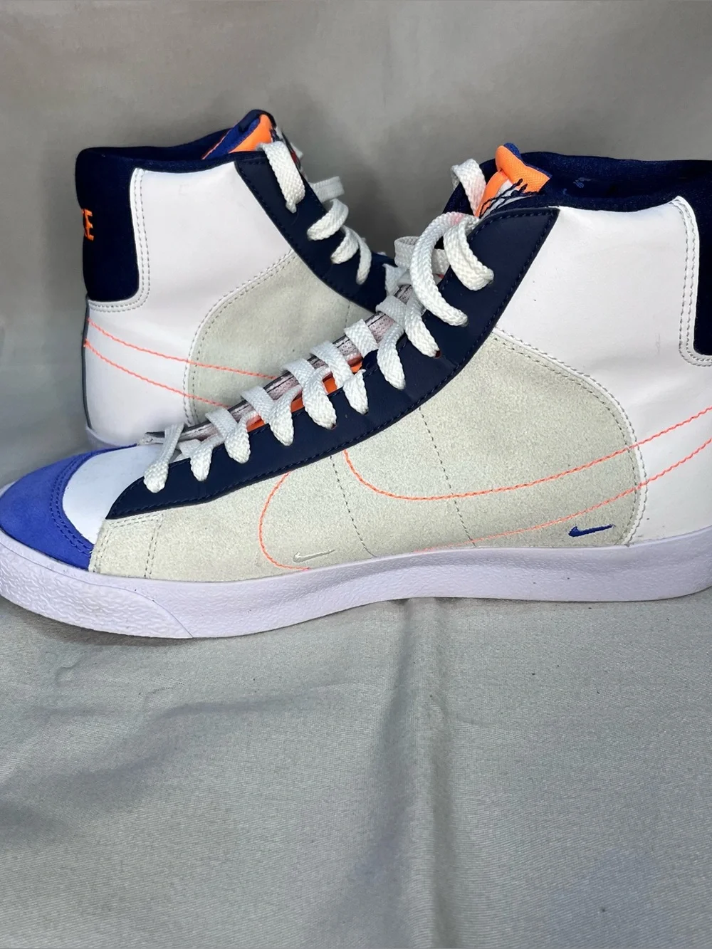 Nike Blazer Mid 77 SE Sneakers Size 7 Kids White Orange Blue FQ7413-100